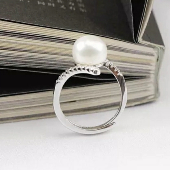 New Silver Faux Pearl Ring - Picture 3 of 6